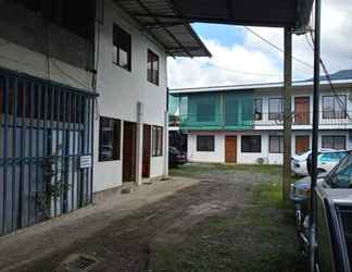 Bên ngoài 2 Hostel AnaLu