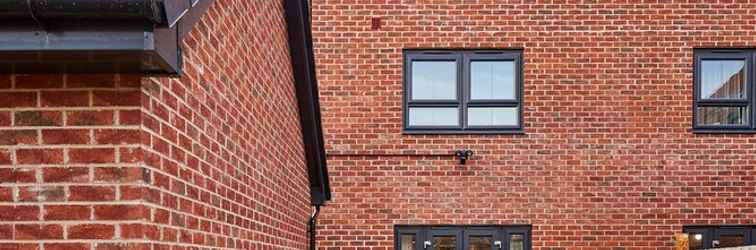 Exterior Warwick Serviced Home for 8 walking distance to University