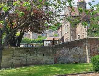 Exterior 2 The Strutt Arms