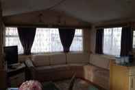 Common Space Pets Stay Free 3 Bedroom Caravan at Heacham Beach