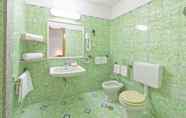 Toilet Kamar 4 Hotel Zaro