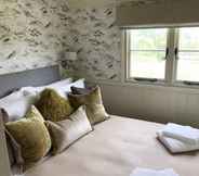 Phòng ngủ 4 5 Luxury Shepherds Hut Mobile Home