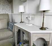 Common Space 3 5 Luxury Shepherds Hut Mobile Home