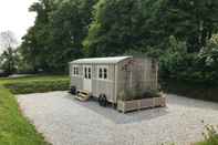 Exterior 5 Luxury Shepherds Hut Mobile Home