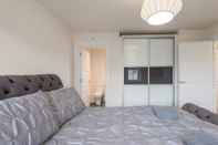 Phòng ngủ Stylish & Modern 3 Bedroom Home