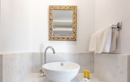 In-room Bathroom 7 Mespilo Panoramic 1br Apartments B&B