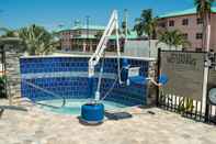 Kolam Renang SpringHill Suites by Marriott Cape Canaveral Cocoa Beach