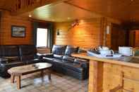 Common Space A Wooden Chalet Located in a Quiet and Green Environment, for 5 People