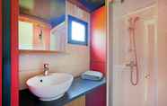 In-room Bathroom 2 Huttopia Baie du Mont Saint Michel