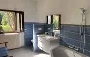 In-room Bathroom 7 Villa Franciana