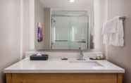 In-room Bathroom 3 La Quinta Inn & Ste by Wyndham Wisconsin Dells- Lake Delton