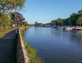 Nearby View and Attractions 2 1 Crabshell Quay