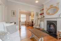 Kamar Tidur Charming 2 Bedroom Home in West London