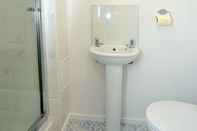 Toilet Kamar Varis House