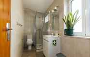 Toilet Kamar 5 A38 - Rising Sun Top-Floor Flat