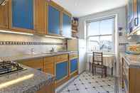 Kamar Tidur Typically English 2 Bedroom Apartment in Residential Area Near South Kensington
