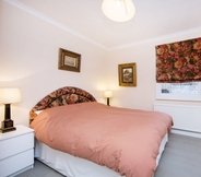 Bedroom 3 Comfortable one Bedroom Apartment in Notting Hill, Lambton Place Near Portobello