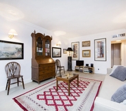 Lobby 5 Comfortable one Bedroom Apartment in Notting Hill, Lambton Place Near Portobello