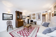 Lobby Comfortable one Bedroom Apartment in Notting Hill, Lambton Place Near Portobello