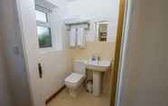 Toilet Kamar 7 The Little Bunk House