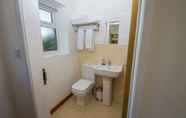 Toilet Kamar 7 The Little Bunk House