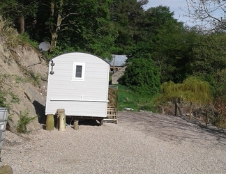 Exterior 2 The Shepherd's Hut