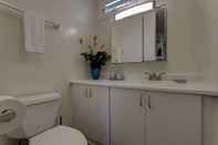 In-room Bathroom Hilo Hale Kaumana 3 Bedroom Home by Redawning