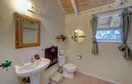 Toilet Kamar 4 Papai Lanai 3 Bedroom Home by Redawning