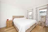 Bilik Tidur Up-market one Bedroom Apartment Just Minutes From the River Thames. Broughton rd