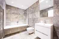 Toilet Kamar Up-market one Bedroom Apartment Just Minutes From the River Thames. Broughton rd