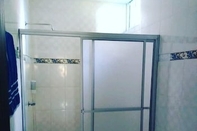 ห้องน้ำภายในห้อง Cataleya Hostel