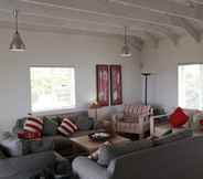 Ruang Umum 5 Hermanus Beach Cottage 2