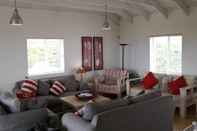 Ruang Umum Hermanus Beach Cottage 2