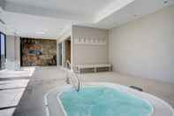 Entertainment Facility Modern Two Bedroom Villa With Indoor Pool & Spa