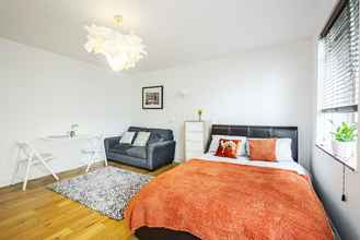 Bedroom 4 Studio Flat near Victoria Station