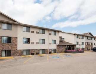 Exterior 2 Serena Inn & Suites - Rapid City