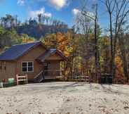 Exterior 4 Luxury Good Vibes Cabin With Tub by Redawning