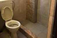 Toilet Kamar Aster Guest House