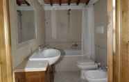 In-room Bathroom 4 Romantic With Chianti Panorama