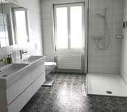 In-room Bathroom 7 Verena's Boutique Villa au lac