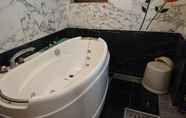 Toilet Kamar 6 Hotel Zips - Adults Only