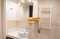 Toilet Kamar Marousi Luxury Apartment