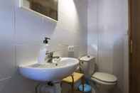 In-room Bathroom Sant ELM Vistamar Apartment