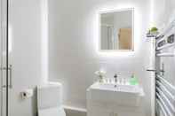 Toilet Kamar Serenity Apartment Whitechapel