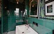 In-room Bathroom 6 Chase Apartments Boutiquehotel Style I