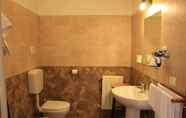 In-room Bathroom 7 Locanda Al Cavaliere