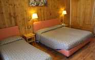 Bedroom 3 Hotel Cimone