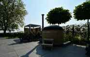Khu vực công cộng 2 Luxury Villa in Megchelen With Sauna