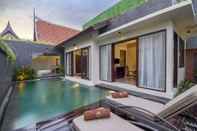 สระว่ายน้ำ Villa for Rent in Bali 2010