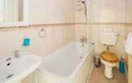 Toilet Kamar 7 Welcoming Flat